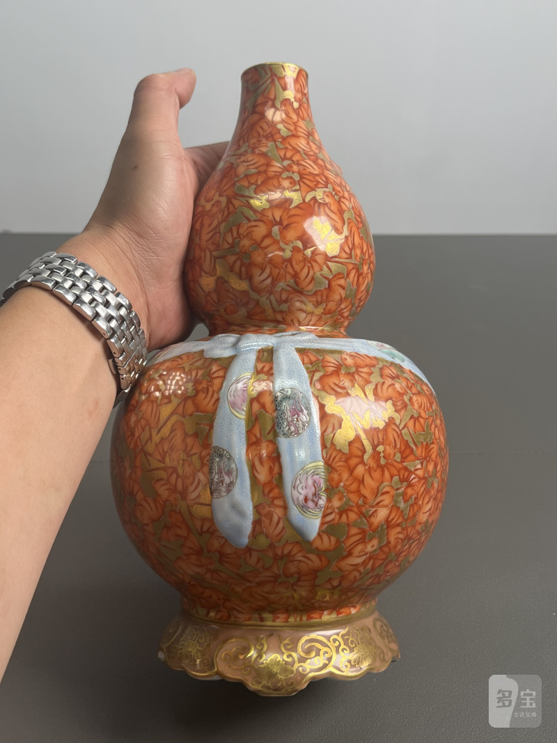 民国  木纹釉粉彩皮球花包袱瓶 - 图5